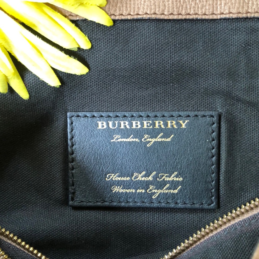 πΊ BURBERRY Cornwall Derby Dk. Sand Leather Purse! - Picture 4 of 16